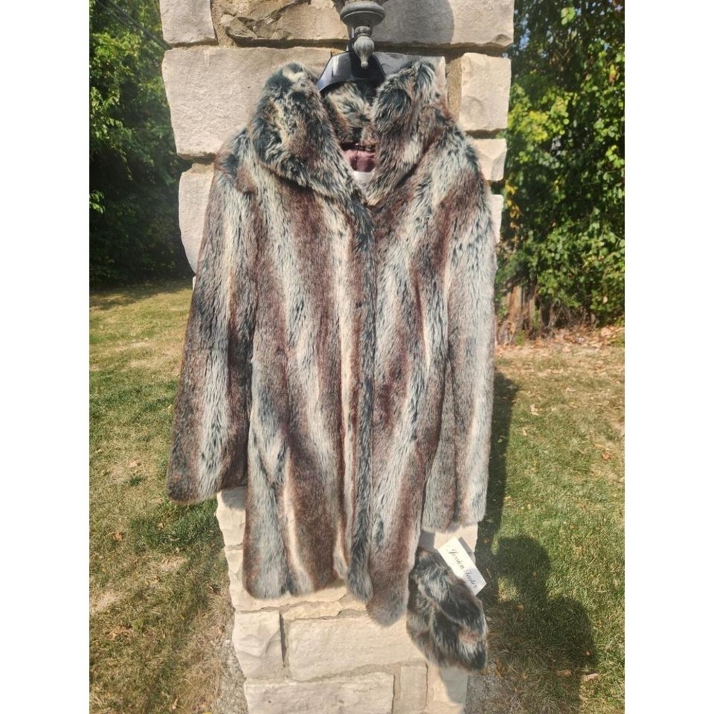 NWT Jessica Taylor Gray Faux Fur XL Coat With Matching Bucket Hat‎